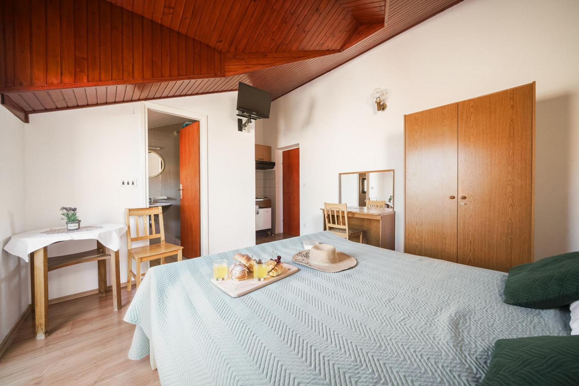 Apartment And Rooms Mrkovic Vodice Luaran gambar