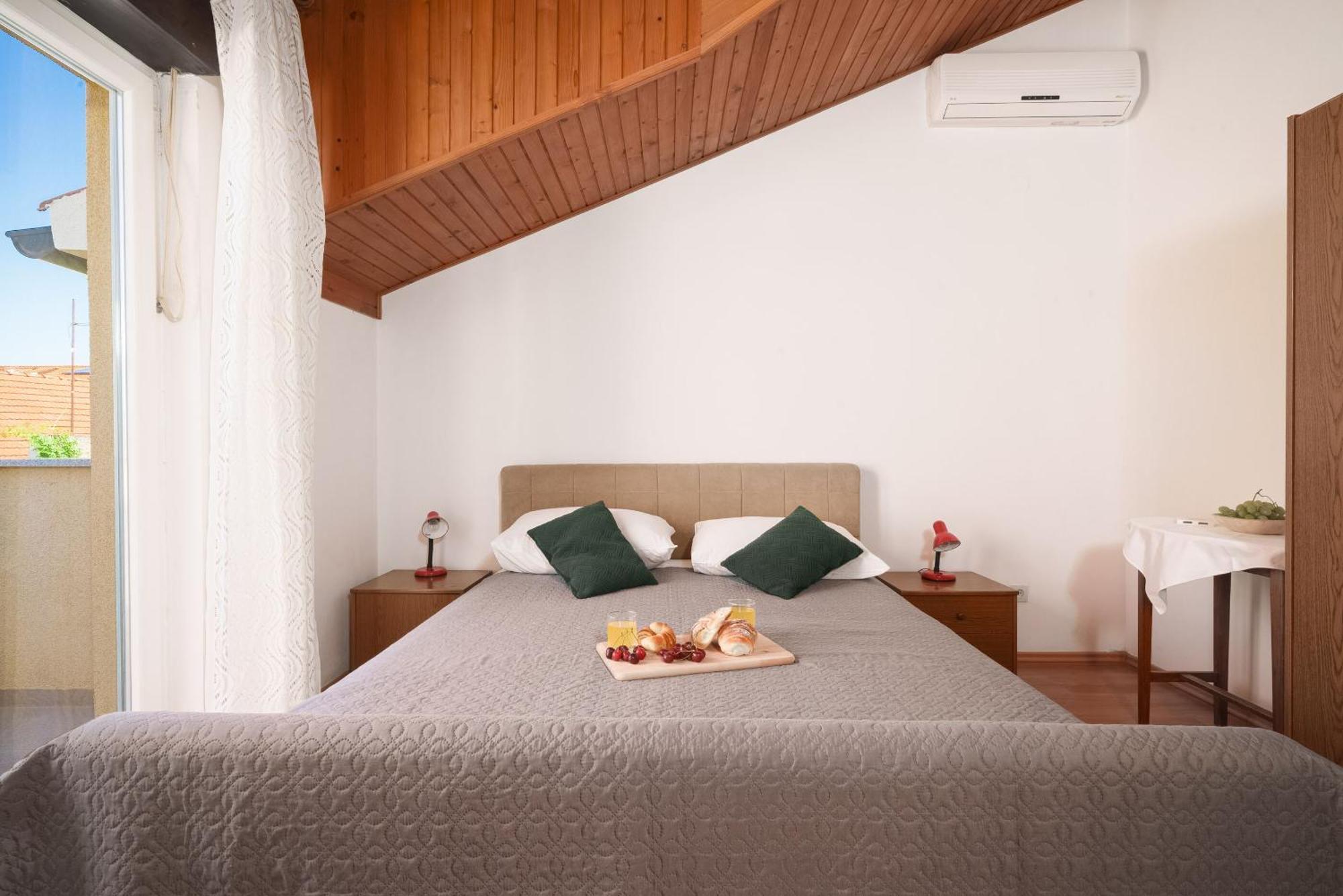 Apartment And Rooms Mrkovic Vodice Luaran gambar