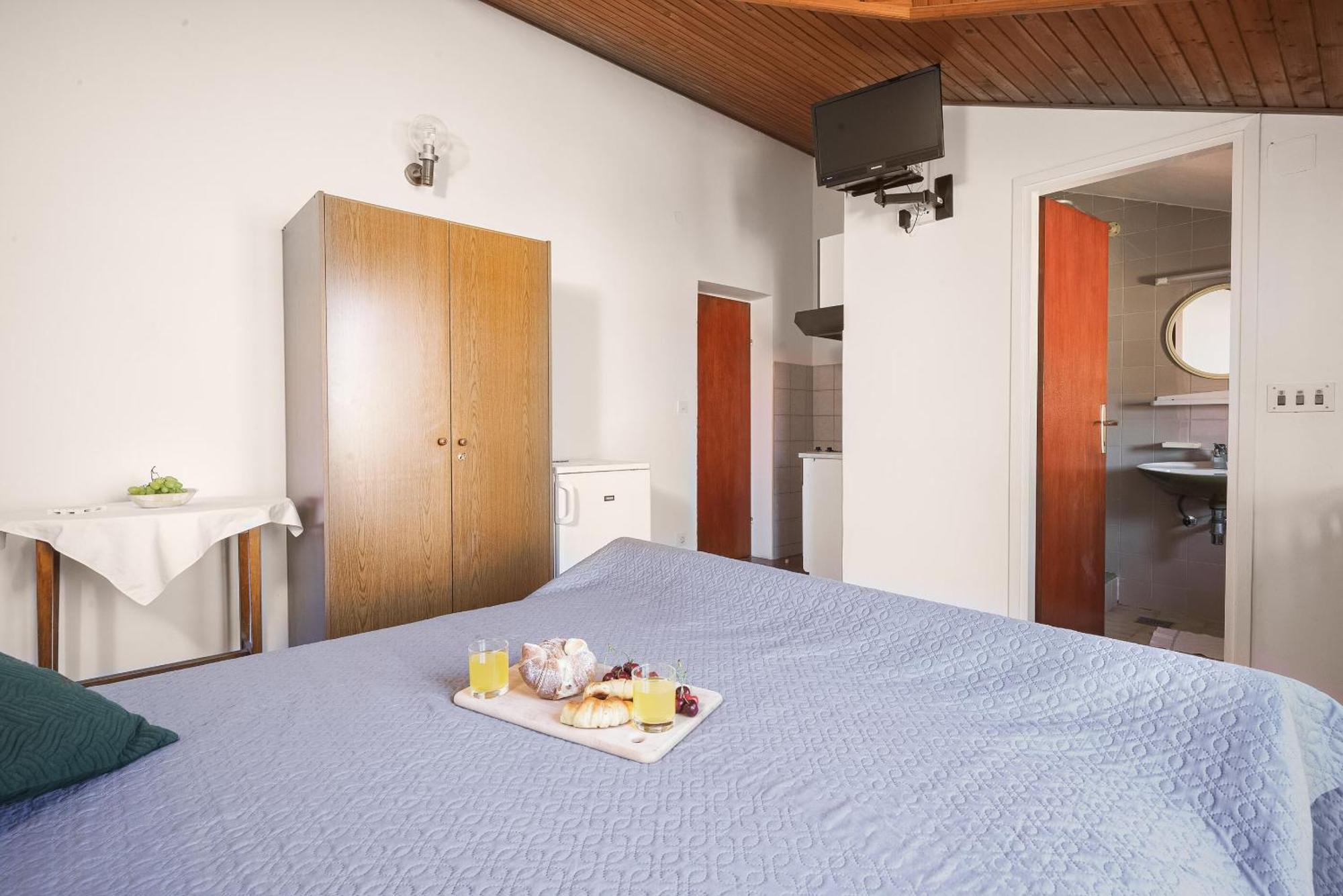 Apartment And Rooms Mrkovic Vodice Luaran gambar